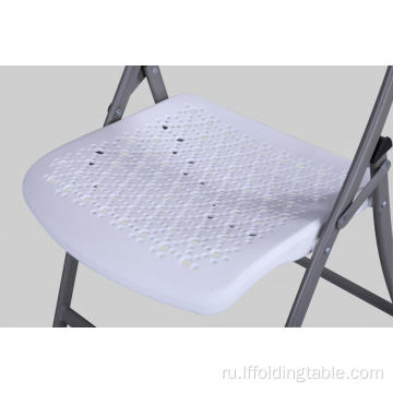 Складной стул из пластика с металлическим каркасом